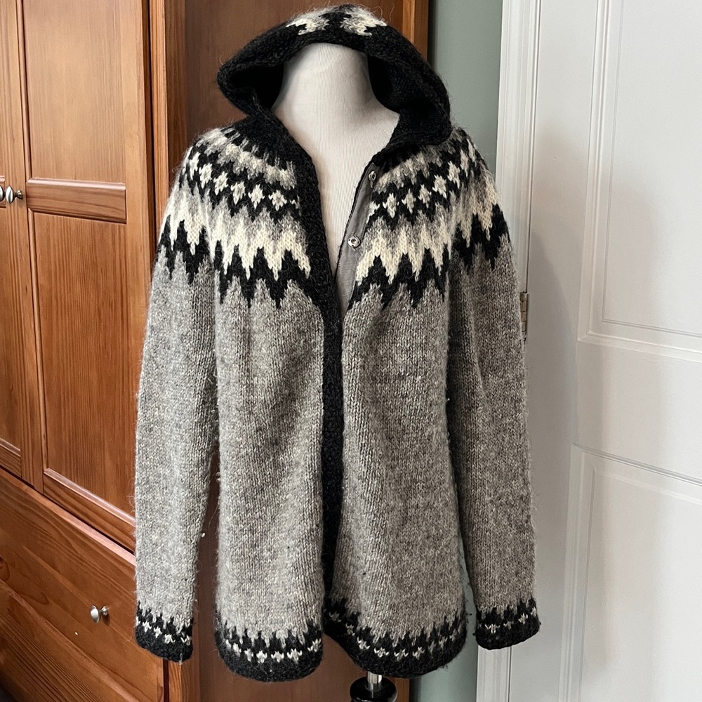 Icelandic wool Lopapeysa hooded cardigan  sweater with snaps - size large / EUC